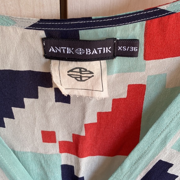 **SOLD** Blue, green, red pattern silk dress - Picture 3 of 8